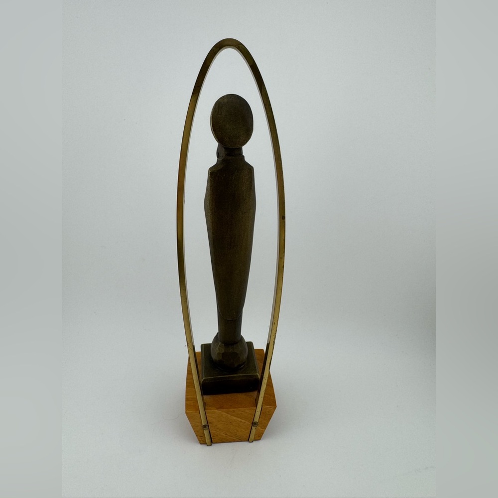 Elegant Bronze Colored Sculpture with Wooden Base Praying Madonna - Picture 5 of 7